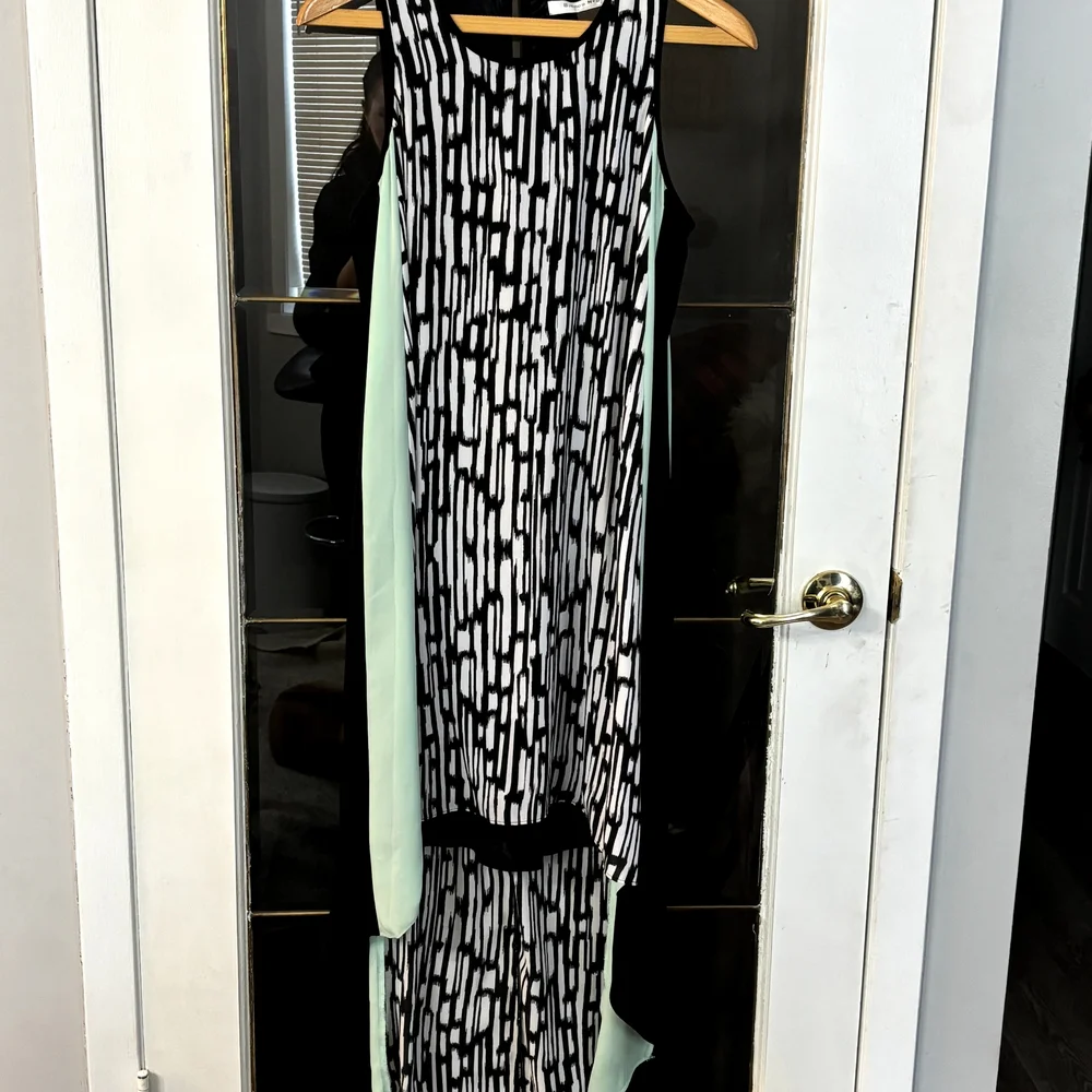 Stylish Black and White Patterned Dress with Mint Accents - Picture 1 of 8